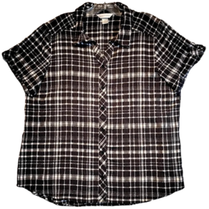 Christopher & Banks Black & White Short Sleeve Buttoned Shirt in Size XL.